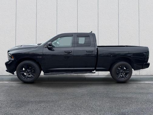 Brilliant Black Crystal Pearlcoat 2015 RAM 1500 Sport