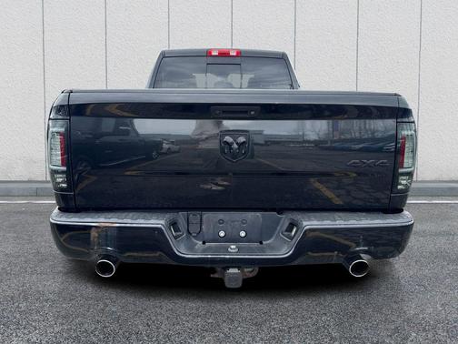 Brilliant Black Crystal Pearlcoat 2015 RAM 1500 Sport