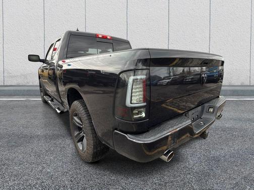 Brilliant Black Crystal Pearlcoat 2015 RAM 1500 Sport