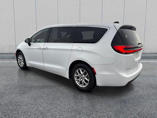 Bright White Clearcoat 2023 Chrysler Pacifica Touring