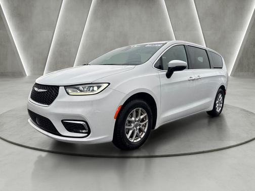 Bright White Clearcoat 2023 Chrysler Pacifica Touring