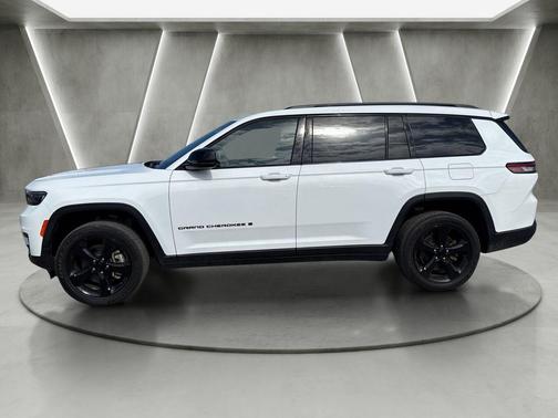 Bright White Clearcoat 2023 Jeep Grand Cherokee L Laredo