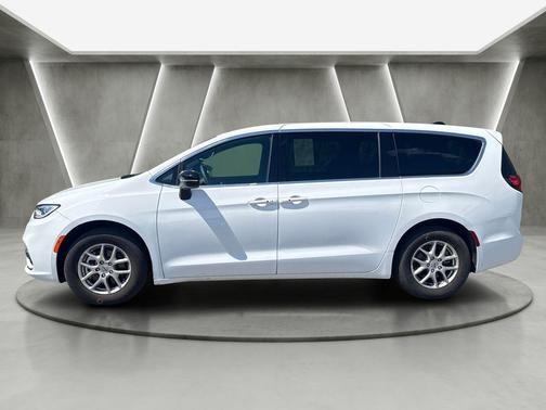 Bright White Clearcoat 2025 Chrysler Pacifica Select