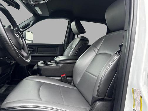 Bright White Clearcoat 2024 RAM 3500 Tradesman