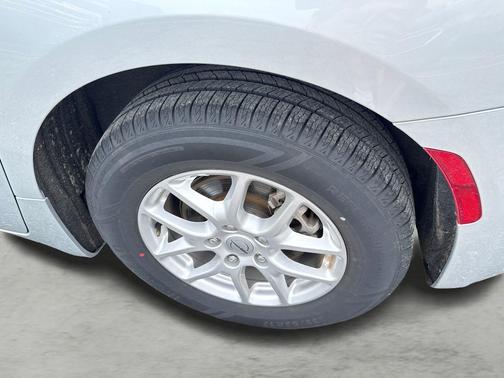 Silver Mist Clearcoat 2024 Chrysler Pacifica Touring-L