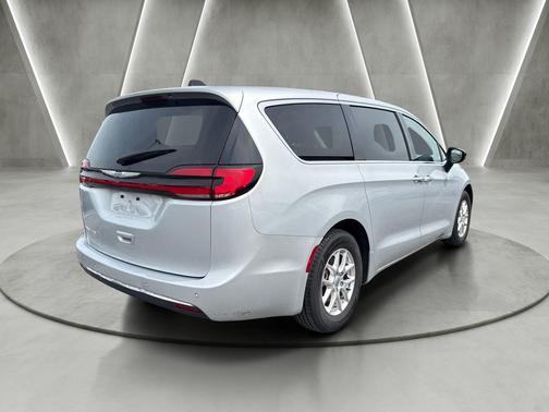 Silver Mist Clearcoat 2024 Chrysler Pacifica Touring-L