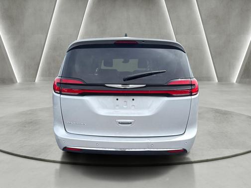 Silver Mist Clearcoat 2024 Chrysler Pacifica Touring-L