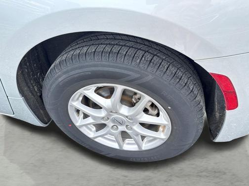 Silver Mist Clearcoat 2024 Chrysler Pacifica Touring-L