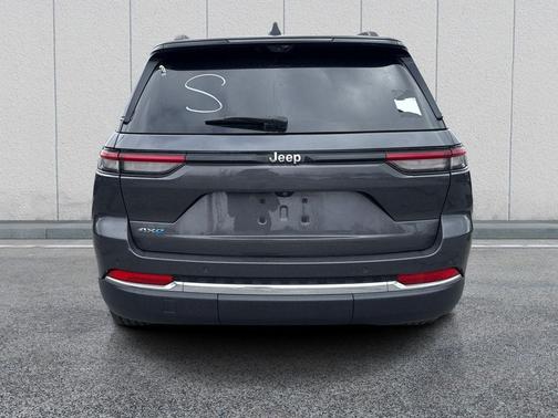 Metallic 2023 Jeep Grand Cherokee 4xe Base