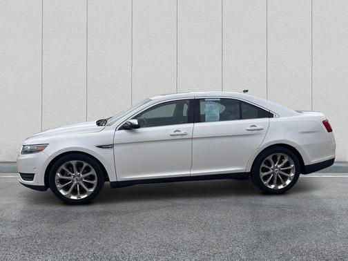 White Platinum Clearcoat Metallic 2017 Ford Taurus Limited