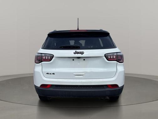 Bright White Clearcoat 2022 Jeep Compass Altitude