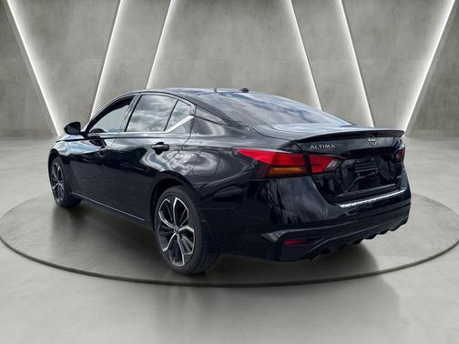 Black 2023 Nissan Altima 2.5 SR