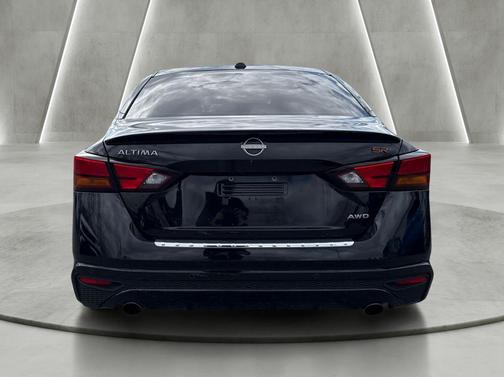 Black 2023 Nissan Altima 2.5 SR
