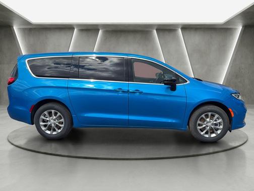 Hydro Blue Pearlcoat 2026 Chrysler Pacifica Limited
