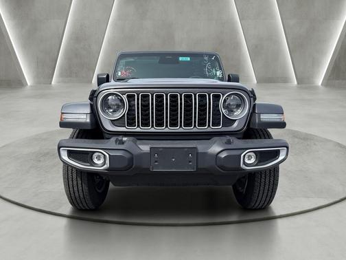 Granite Crystal Clearcoat Metallic 2025 Jeep Wrangler Sahara