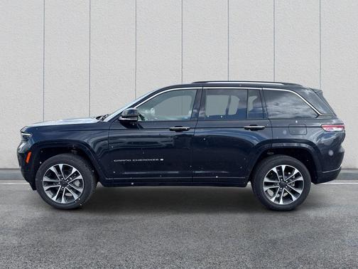 Midnight Sky 2024 Jeep Grand Cherokee Overland