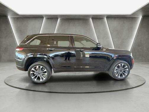 Diamond Black 2023 Jeep Grand Cherokee 4xe Overland