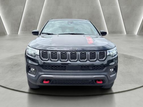 Diamond Black 2024 Jeep Compass Trailhawk