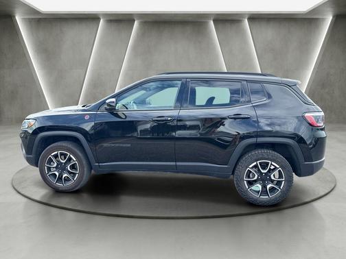 Diamond Black 2024 Jeep Compass Trailhawk