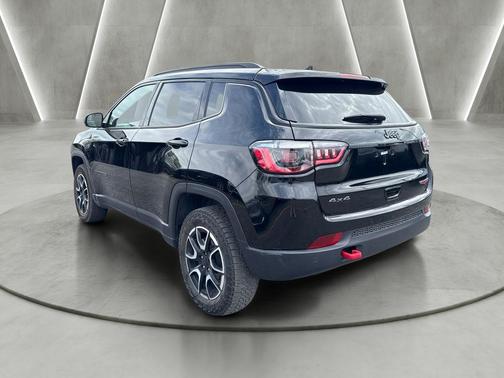 Diamond Black 2024 Jeep Compass Trailhawk