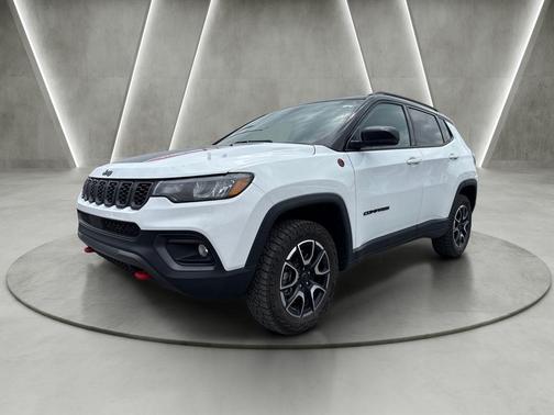 Bright White Clearcoat 2025 Jeep Compass Trailhawk