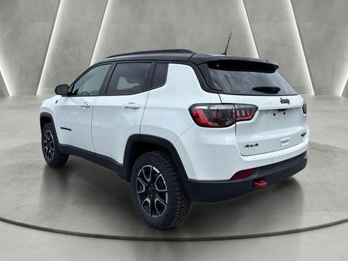 Bright White Clearcoat 2025 Jeep Compass Trailhawk