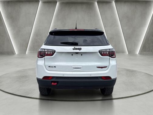 Bright White Clearcoat 2025 Jeep Compass Trailhawk