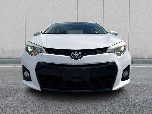 Super White 2016 Toyota Corolla S