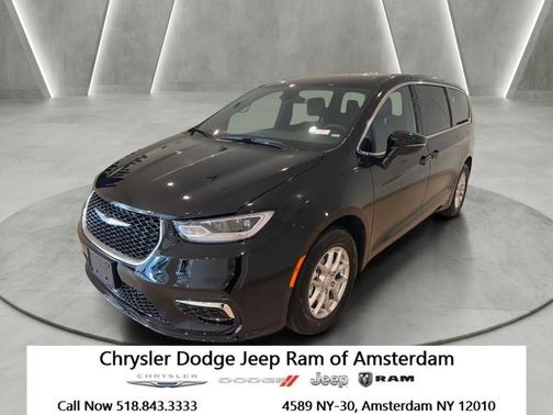Diamond Black 2026 Chrysler Pacifica Select