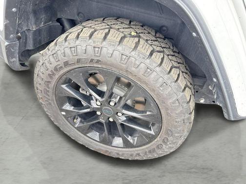 Bright White Clearcoat 2024 Jeep Wrangler 4xe Sahara
