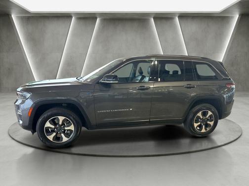 Metallic 2023 Jeep Grand Cherokee 4xe Base