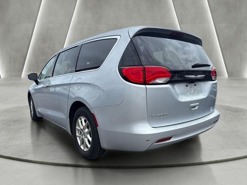 Silver Mist Clearcoat 2023 Chrysler Voyager LX