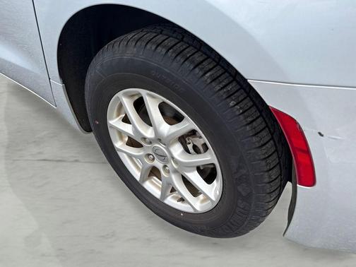 Silver Mist Clearcoat 2023 Chrysler Voyager LX