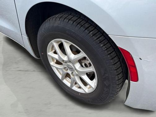 Silver Mist Clearcoat 2023 Chrysler Voyager LX