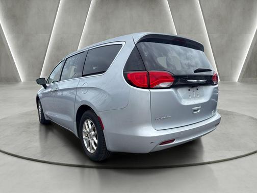 Silver Mist Clearcoat 2023 Chrysler Voyager LX