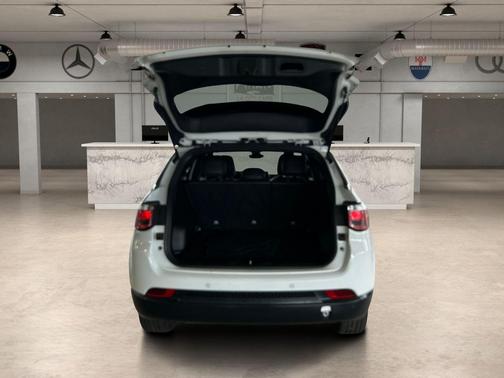 Bright White Clearcoat 2025 Jeep Compass Limited