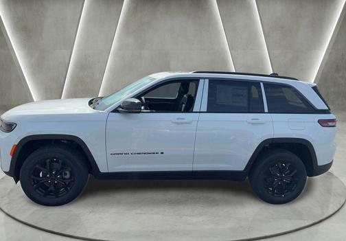 Bright White Clearcoat 2026 Jeep Grand Cherokee Laredo