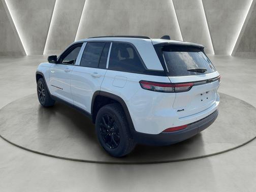 Bright White Clearcoat 2026 Jeep Grand Cherokee Laredo