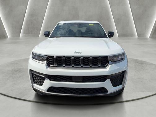 Bright White Clearcoat 2026 Jeep Grand Cherokee Limited