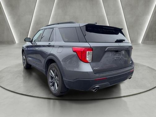 Gray Metallic 2022 Ford Explorer XLT