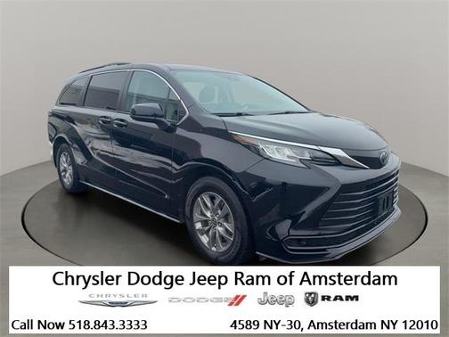 2023 Toyota Sienna LE