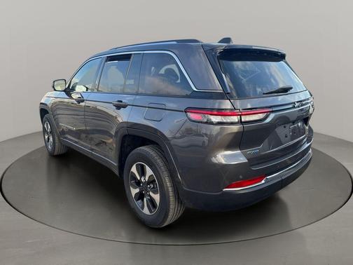 Metallic 2022 Jeep Grand Cherokee 4xe Base