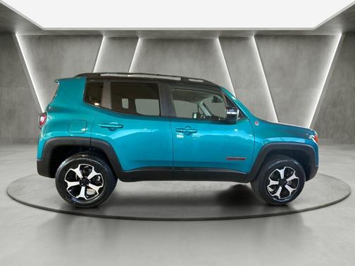 Metallic 2022 Jeep Renegade Trailhawk