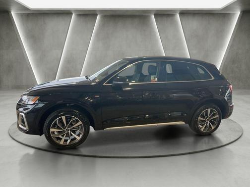 Mythos Black Metallic 2024 Audi Q5 45 S line quattro Premium