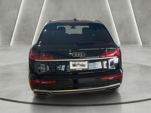 Mythos Black Metallic 2024 Audi Q5 45 S line quattro Premium