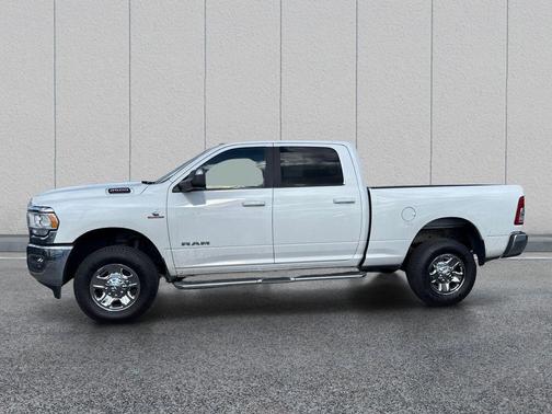 Bright White Clearcoat 2022 RAM 2500 Big Horn