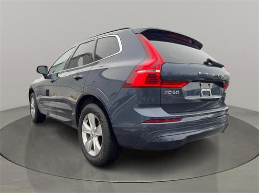 2022 Volvo XC60 B5 Momentum