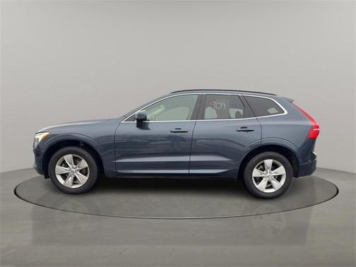 2022 Volvo XC60 B5 Momentum
