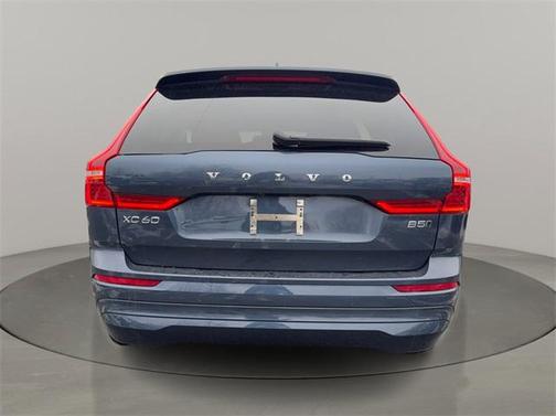 2022 Volvo XC60 B5 Momentum