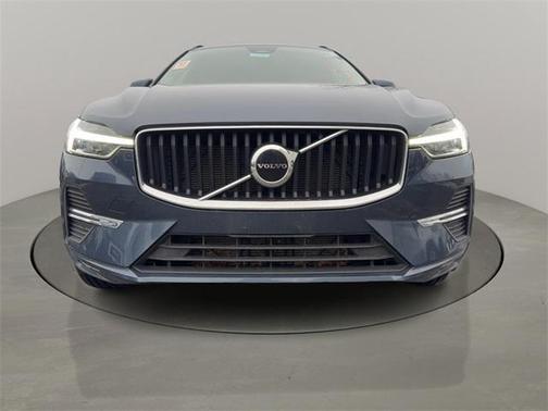 2022 Volvo XC60 B5 Momentum